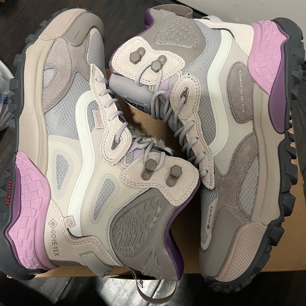 Women’s 10.5 vans crestline advance Goretex new